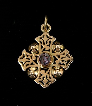 Appraisal: An k Gold Pendant set with Alexandrite k yellow gold