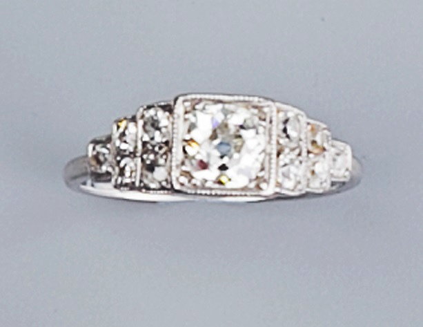 Appraisal: A DIAMOND DRESS RING the principal old-cut diamond in millegrained