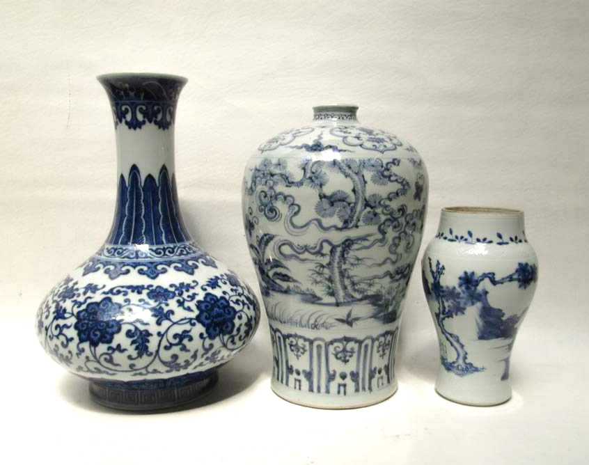 Appraisal: THREE CHINESE BLUE AND WHITE PORCELAIN VESSELS baluster form hand