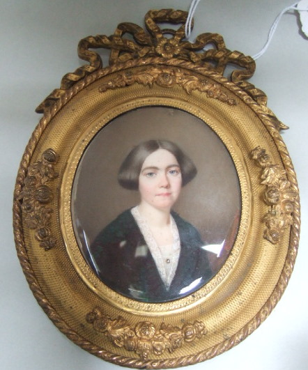 Appraisal: An oval portrait miniature of a lady with dark hair