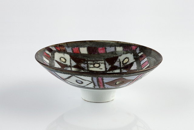 Appraisal: Marianne De Trey British b Bowlporcelain with geometric lustre decorationimpressed