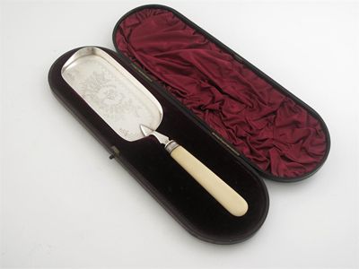 Appraisal: A Victorian ivory handled crumb scoop with fern engraving by