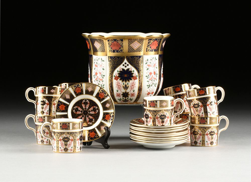 Appraisal: A TWENTY ONE PIECE SET OF ROYAL CROWN DERBY OLD