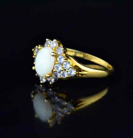 Appraisal: K Ladies Gold Opal RingA K- g yellow gold ct