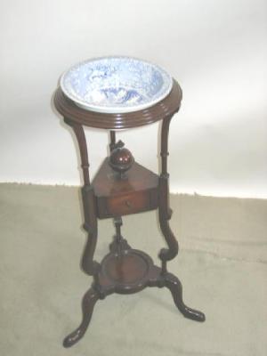 Appraisal: A MAHOGANY WASHSTAND of Georgian design the moulded edged circular