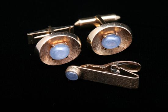 Appraisal: PAIR K YELLOW GOLD AND STAR SAPPHIRE OVAL CUFFLINKS WITH