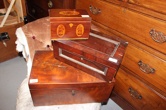 Appraisal: A TH CENTURY MAHOGANY TEA CADDY with inlaid decoration interior