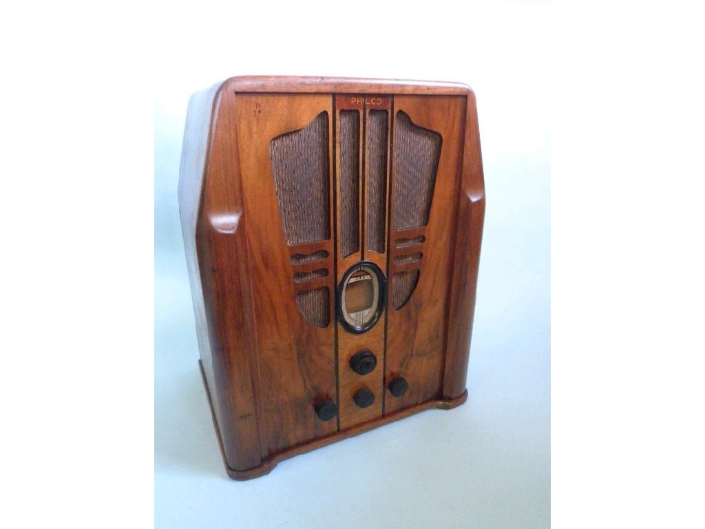 Appraisal: A Philco radio in a walnut case in the Art