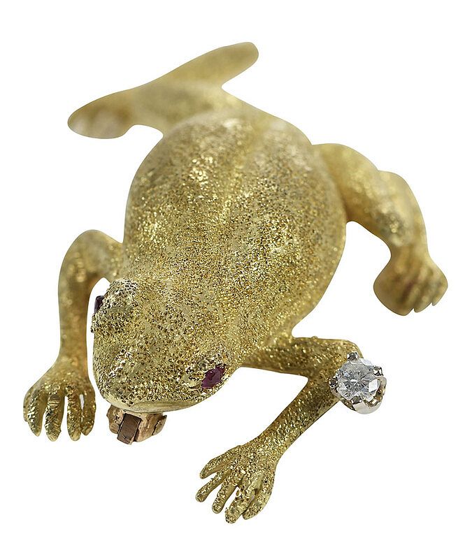 Appraisal: kt Frog Brooch climbing tree frog design one round brilliant