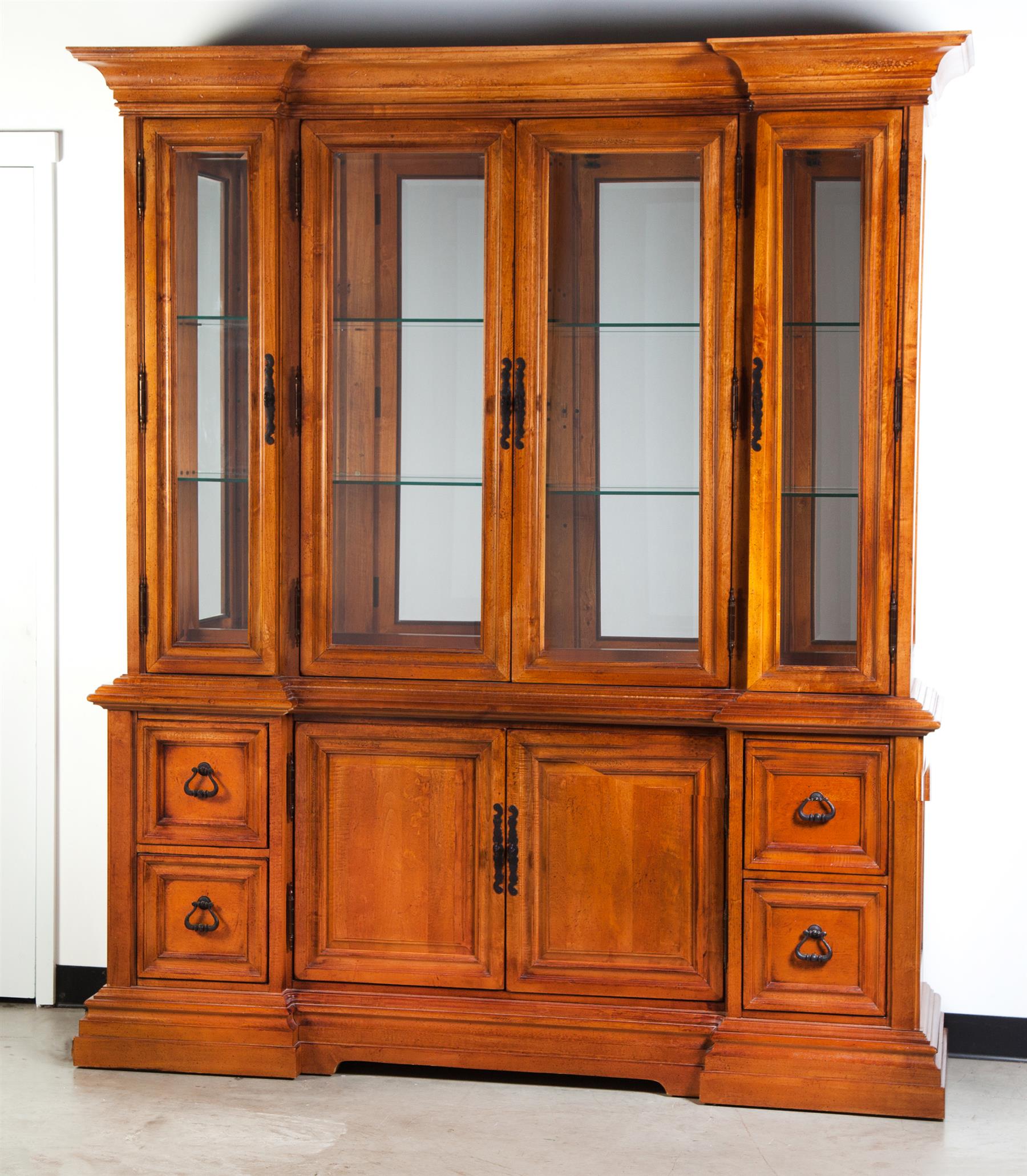 Appraisal: CONTEMPORARY HUTCH CHINA CABINET BY STANLEY FURNITURE American late th