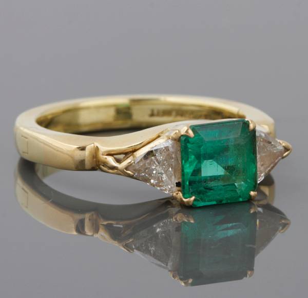 Appraisal: An emerald diamond and k gold ring with a superfit