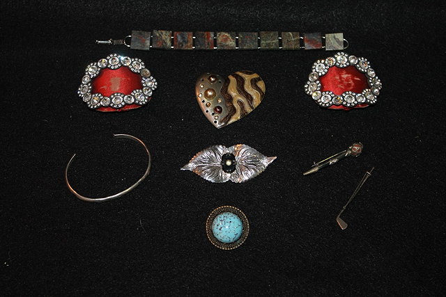 Appraisal: A COLLECTION OF MISCELLANEOUS JEWELLERY including a hardstone bracelet of