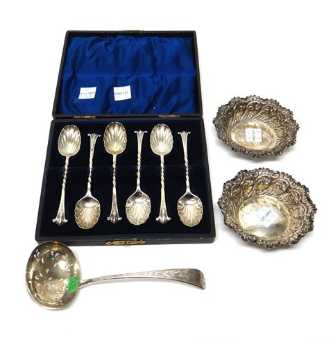 Appraisal: A set of six silver teaspoons with shell shaped bowls