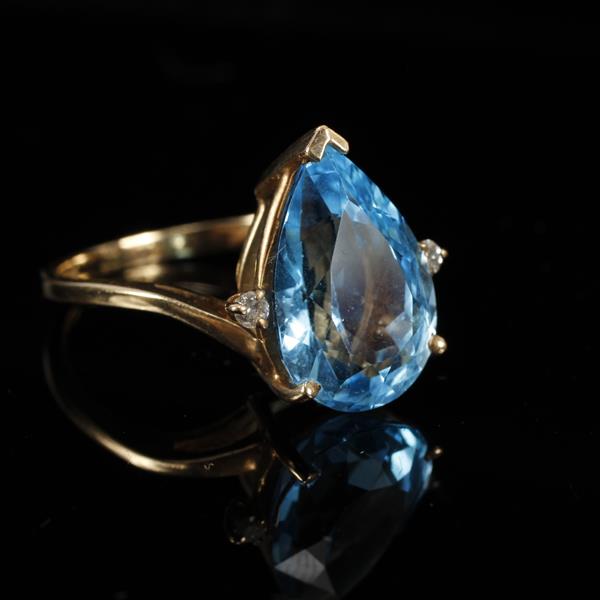 Appraisal: Yellow gold k pear shaped blue topaz ring with diamond