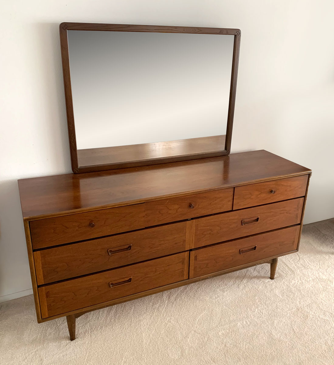 Appraisal: LANE DRAWER DRESSER AND MIRROR Surmounting mirror over drawers with