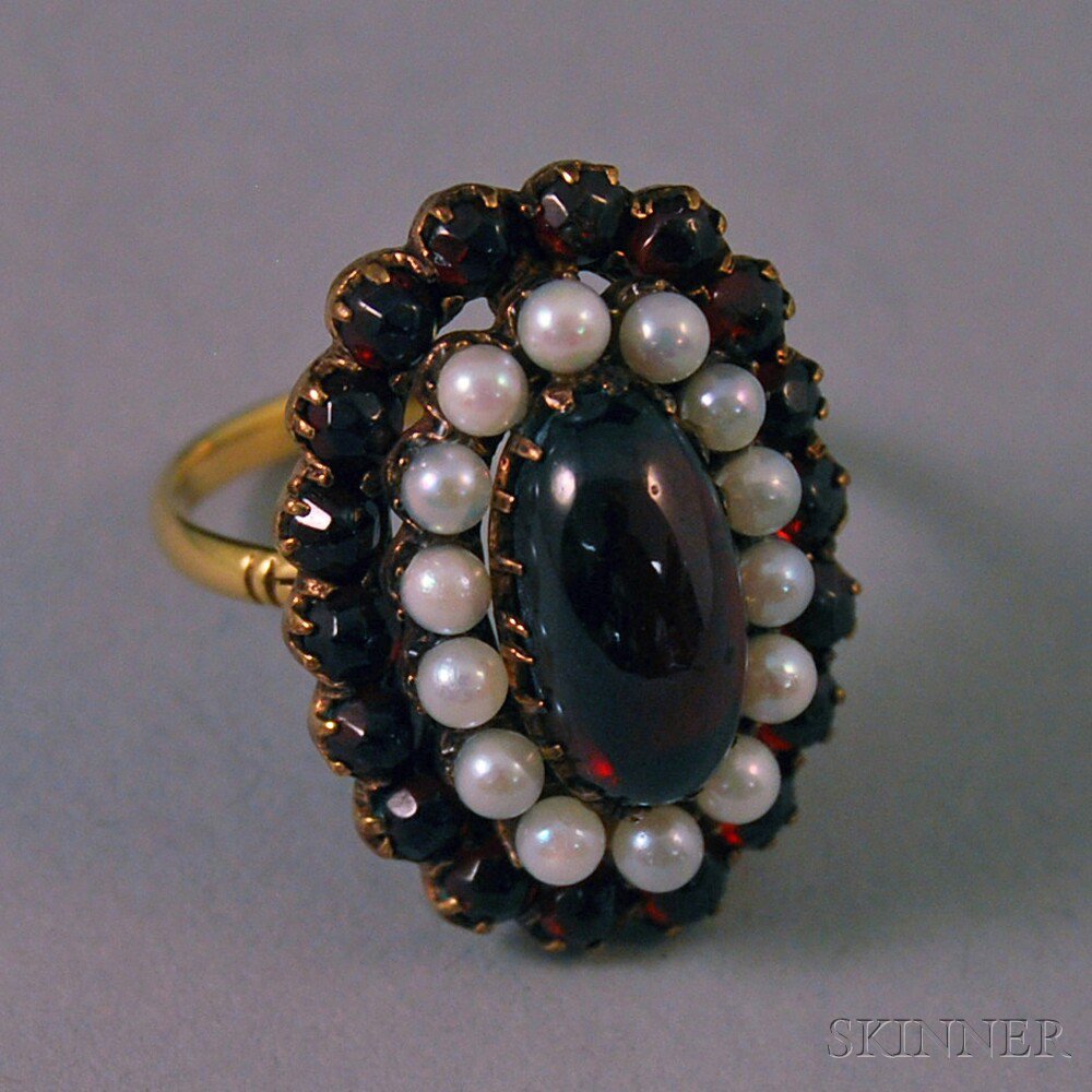 Appraisal: kt Gold Garnet and Pearl Ring set to center with