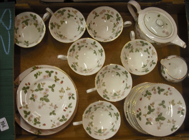 Appraisal: Wedgwood Wild Strawberry Teaset