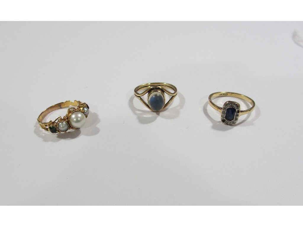 Appraisal: Three gold rings to include ct gold sapphire and diamond