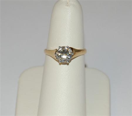 Appraisal: A modern diamond single-stone ring claw set with a round