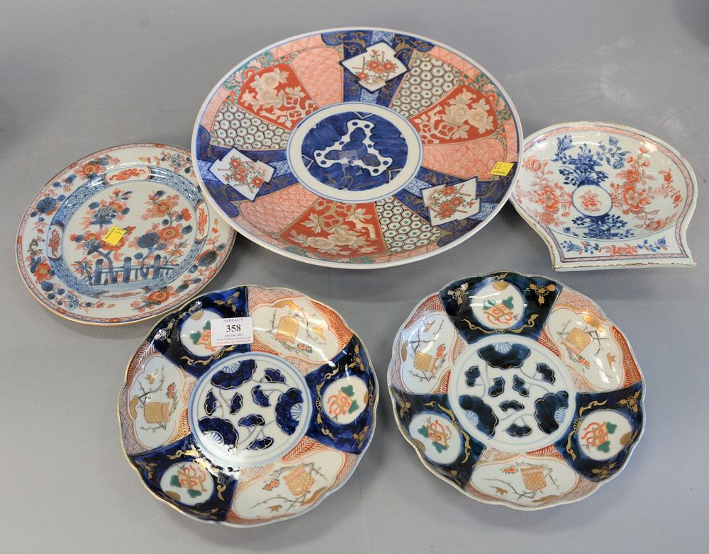 Appraisal: Five Imari Export porcelain dishes charger two scallop edge plates