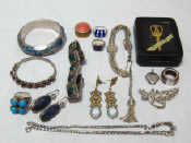 Appraisal: A mixed lot of jewellery including a quantity of white