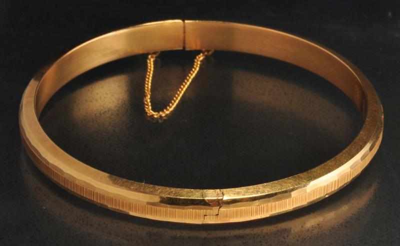 Appraisal: K Y Gold Hinged Bracelet Description Weight dwt mm wide