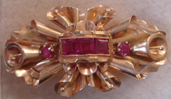 Appraisal: K rose gold Ruby Brooch Consists of scrolls with a