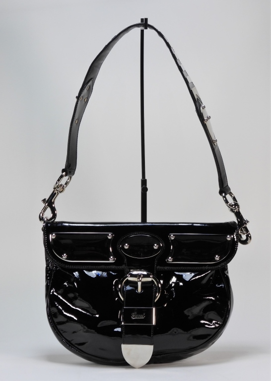 Appraisal: GUCCI BLACK PATENT LEATHER BUCKLE SHOULDER BAG Single handled leather