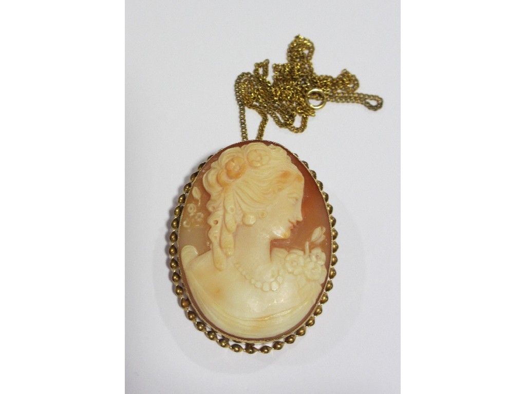 Appraisal: Nine carat gold mounted cameo brooch pendant depicting a maiden