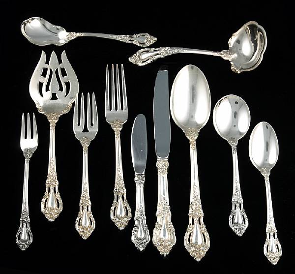 Appraisal: A sterling flatware set with caseLunt Silversmiths Greenfield MAEloquence Comprising