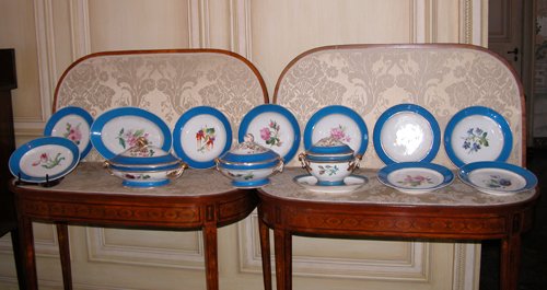 Appraisal: Title Pc French Botanical porcelain dishes Plates with deep-blue border