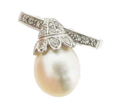 Appraisal: An Edwardian pearl and diamond ring The pearl is coronet