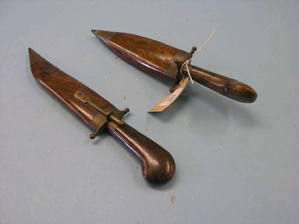 Appraisal: An eastern hardwood carving set pistol-grip knife and two-pronged fork