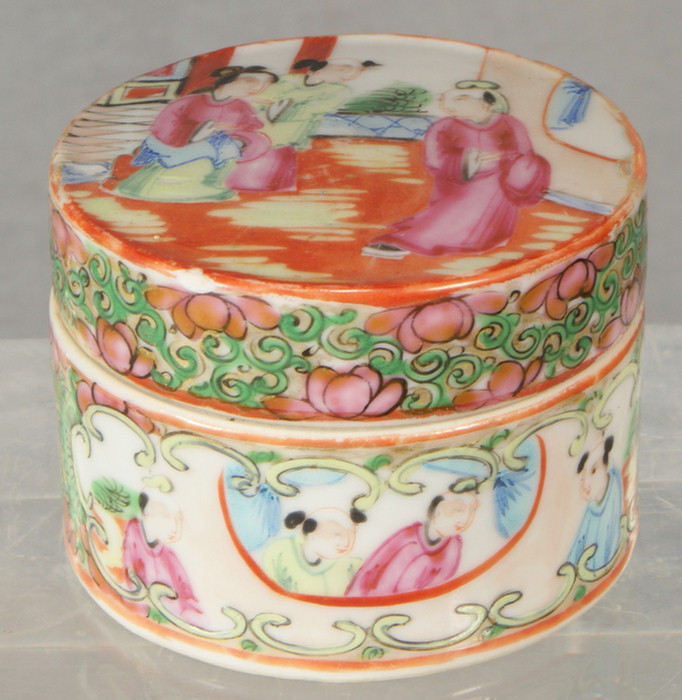 Appraisal: Chinese Export porcelain Rose Medallion covered box d c small