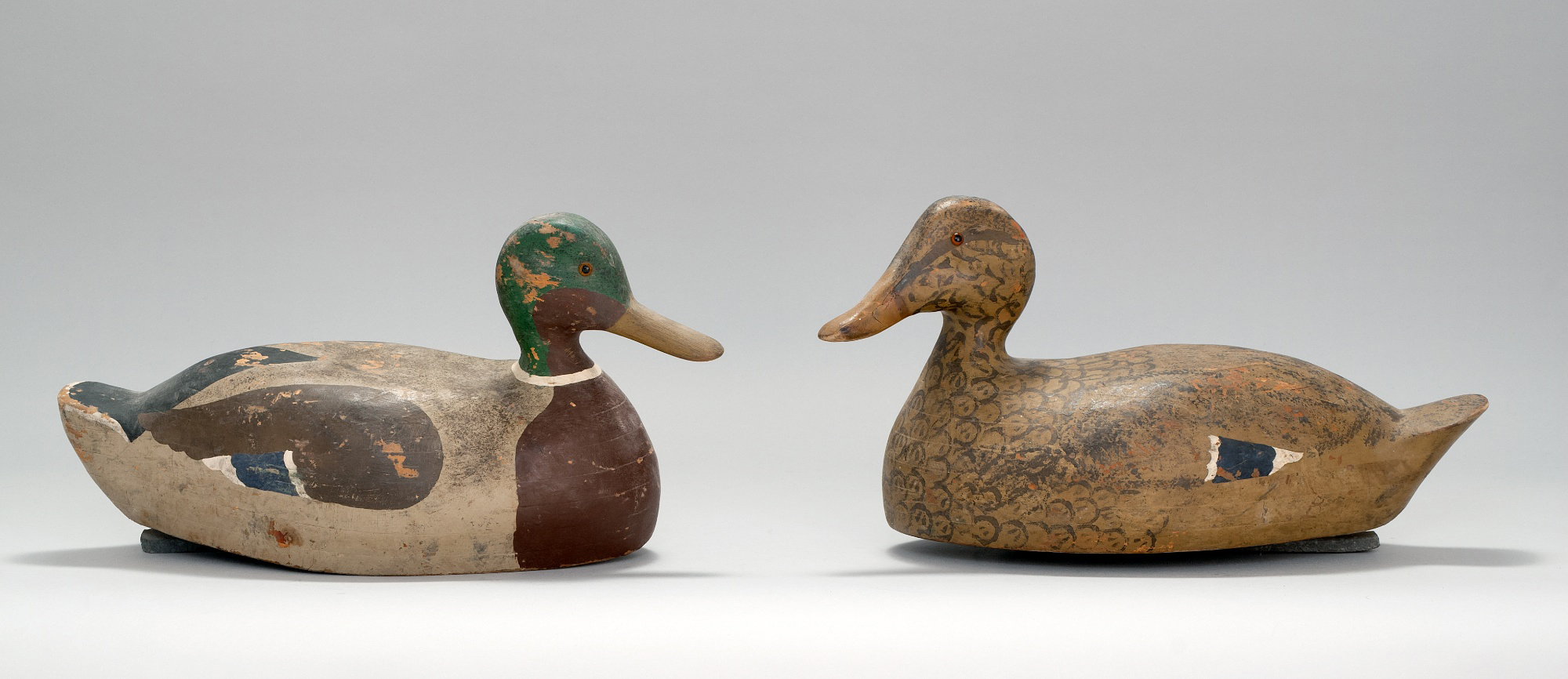 Appraisal: PAIR OF MALLARD DECOYS From Westport Massachusetts Maker unknown Glass