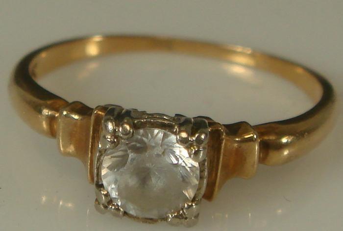 Appraisal: K yg Ring Center clear stone ring size dwt Estimate