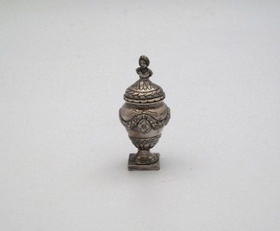 Appraisal: An early th century Scandinavian silver hovedvansaeg marked to the