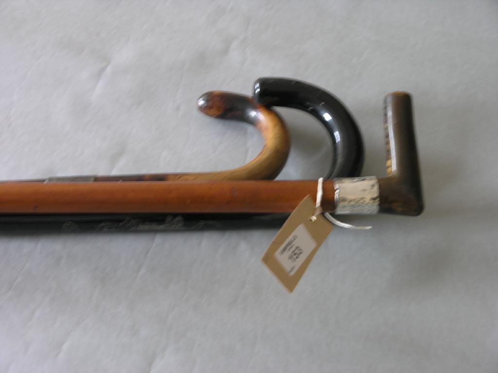 Appraisal: A malacca walking stick with horn handle and silver collar