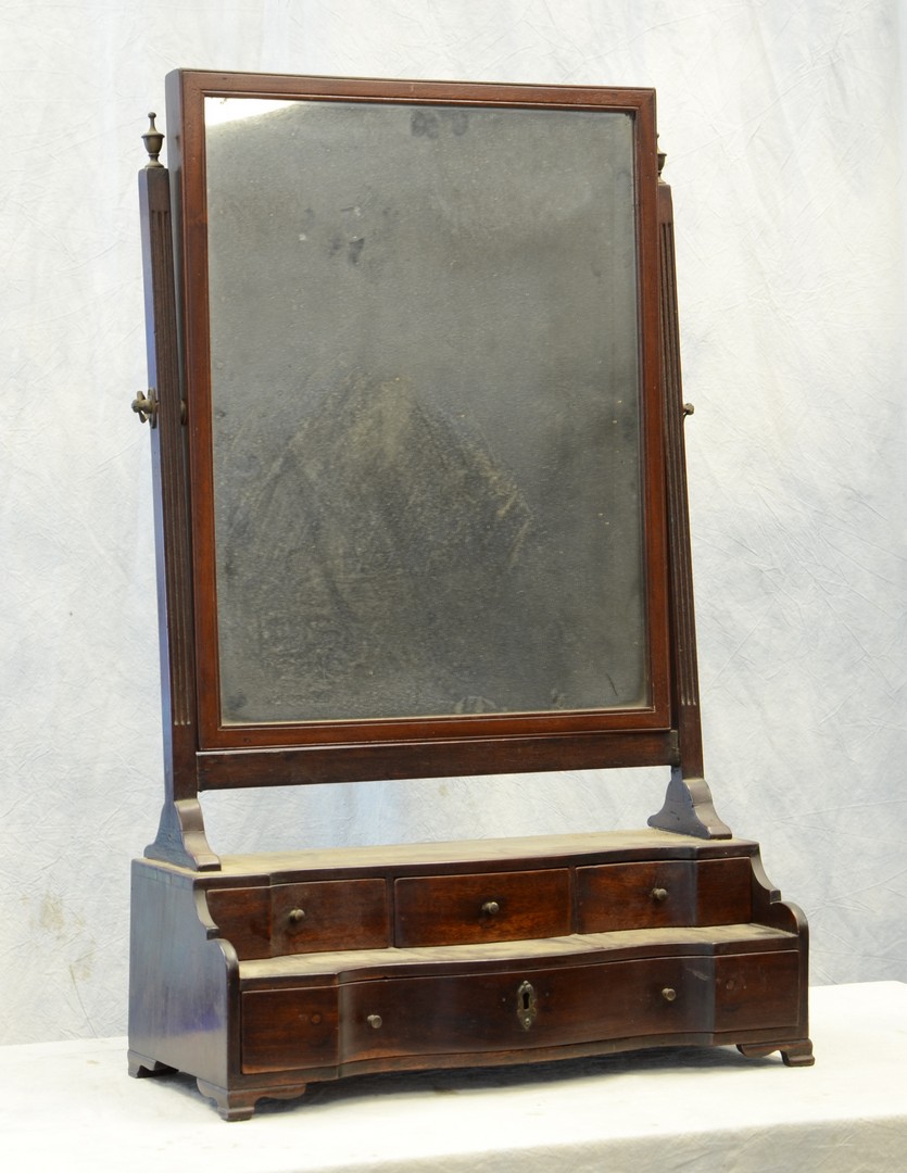 Appraisal: Mahogany Georgian shaving mirror with stepped and blocked -tier base