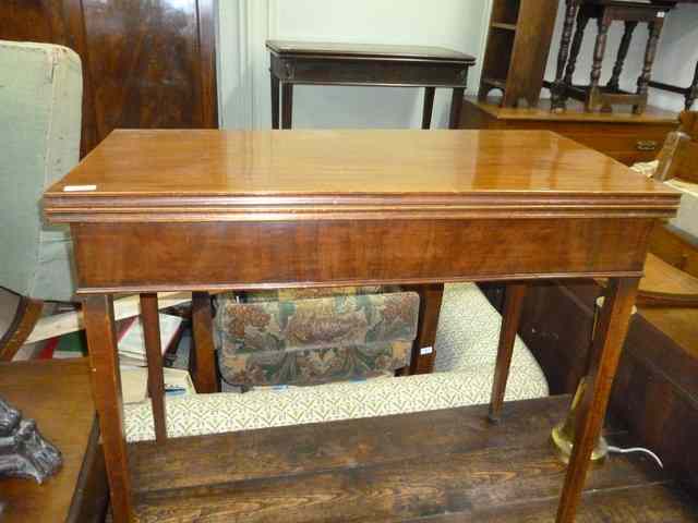 Appraisal: A TH CENTURY MAHOGANY FOLD OVER TEA TABLE standing on