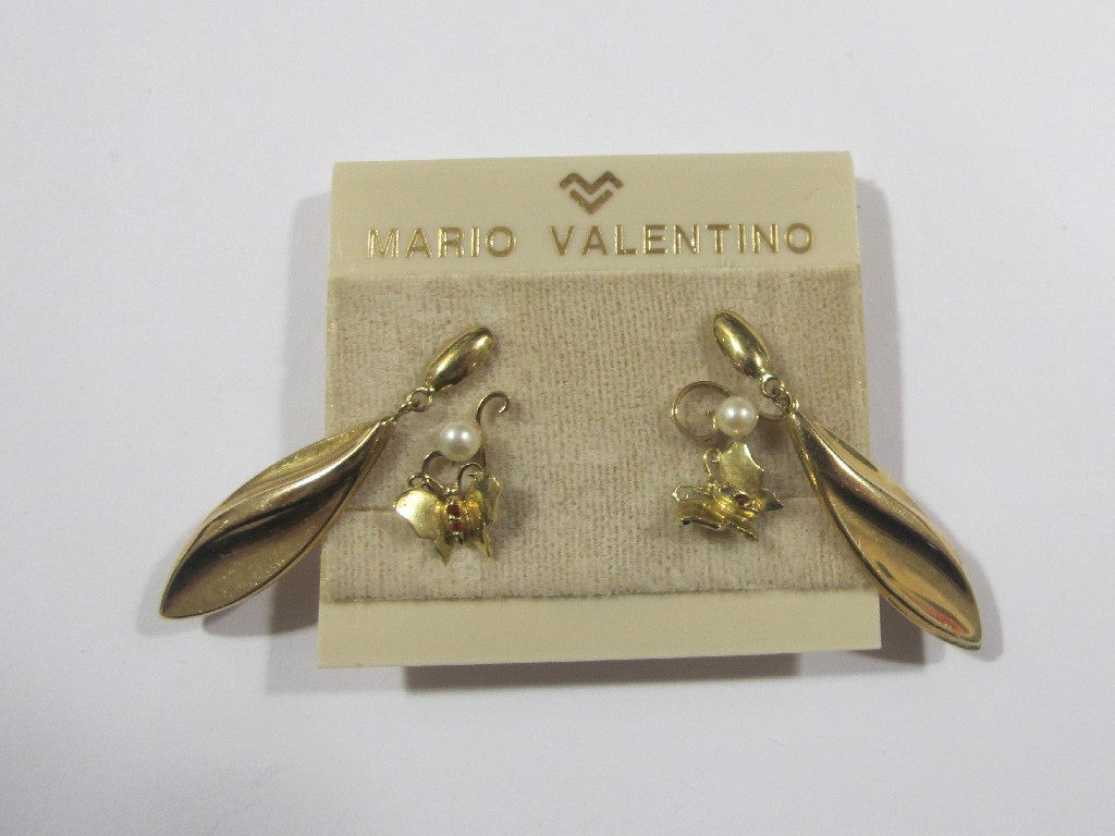 Appraisal: Three pairs of ct gold earrings