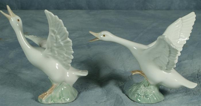 Appraisal: Two Lladro goose figurines tall no damage Estimate -