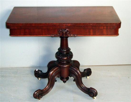 Appraisal: Victorian mahogany card table with hinged swivelling top on turned