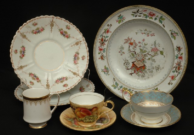 Appraisal: A COLLECTION OF VICTORIAN CHINA CUPS The contents comprising paragon