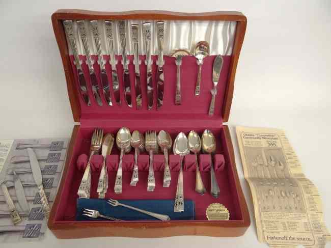 Appraisal: Community plate boxed flatware set