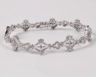 Appraisal: K WHITE GOLD DIAMOND BRACELET HAVING CTW DIAMONDS GR