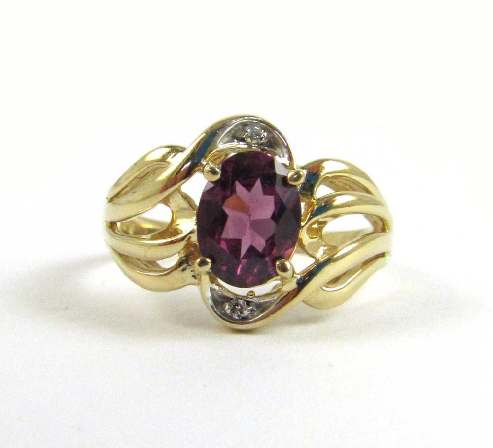 Appraisal: DIAMOND AND RED RHODOLITE GARNET RING Oval-cut rhodolite ct Round-cut