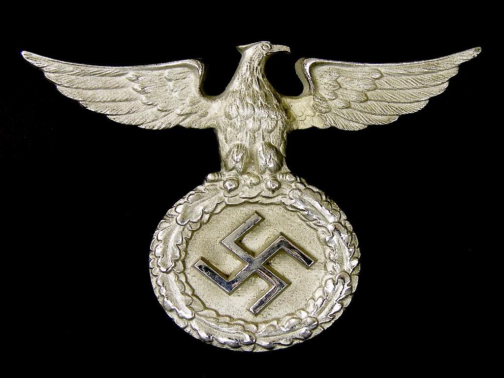 Appraisal: Nazi silvered cast metal plaque depicting an eagle with outstretched