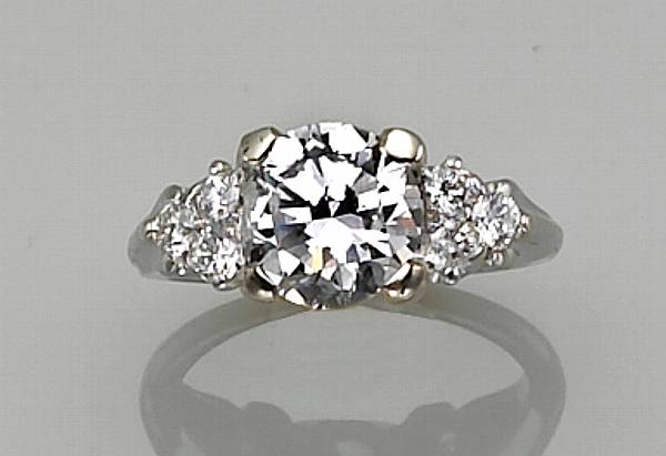 Appraisal: A diamond and platinum ring centering a round brilliant-cut diamond