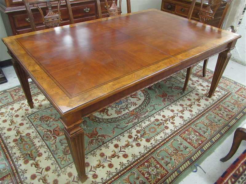 Appraisal: A RECTANGULAR MAHOGANY EXTENSION DINING TABLE Ethan Allen Furniture Co